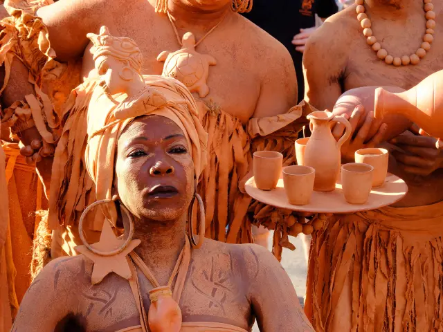 Les hommes d'argile du Village de la poterie des Trois-Îlets Carnaval Fort-de-France Martinique