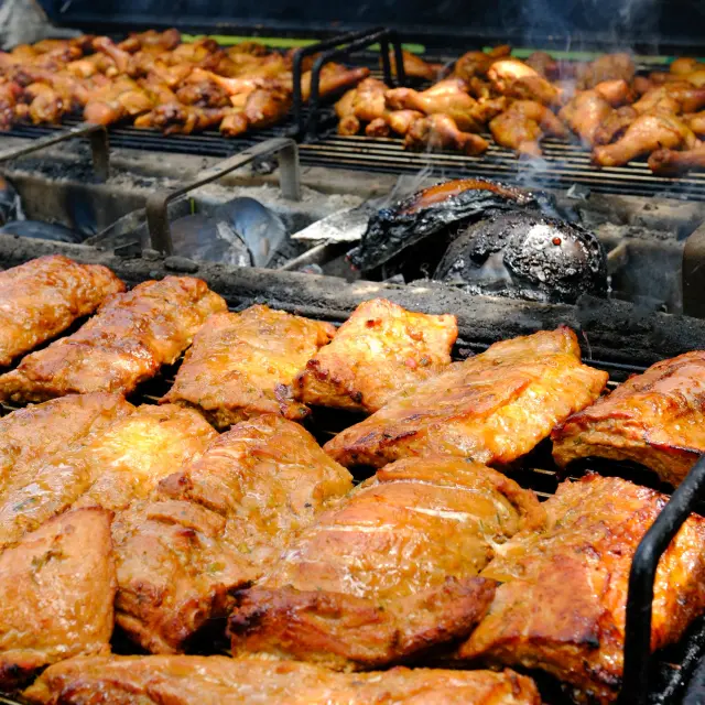 Ribbs et poulet boucaneé Restaurant Wahoo Café Carbet Martinique
