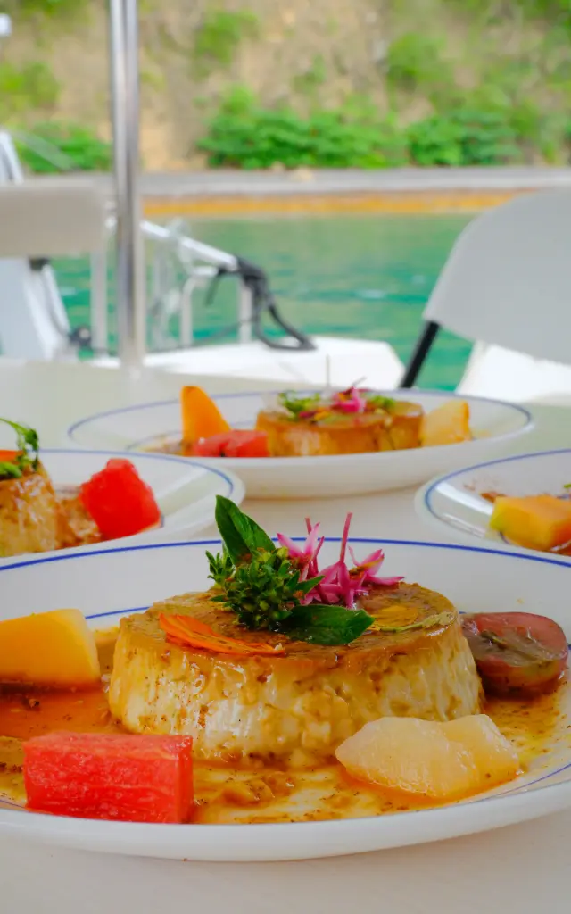 Flan au coco Catamaran Captain Toch Carbet Martinique